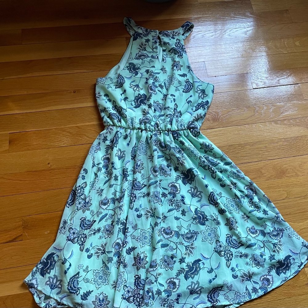 Dress - Picture 3 of 3